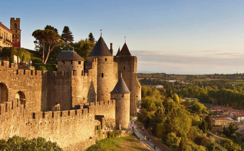 Ceļojums uz Tulūzu Francijā Maija brīvdienās ar FlyMeAway