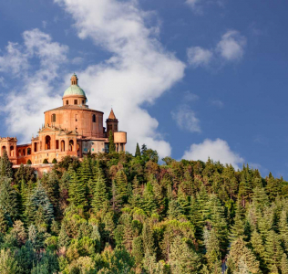 Ceļojums valsts svētkos uz Boloņu Itālijā