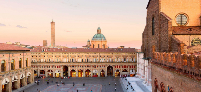 Ceļojums valsts svētkos uz Boloņu Itālijā